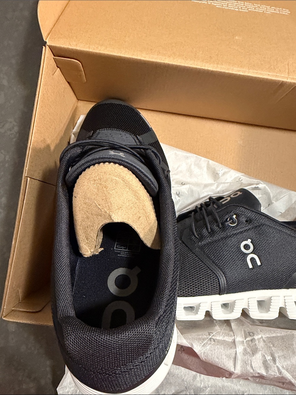 ON Cloud 5 Black/White 11 Men’s - Picture 4 of 5